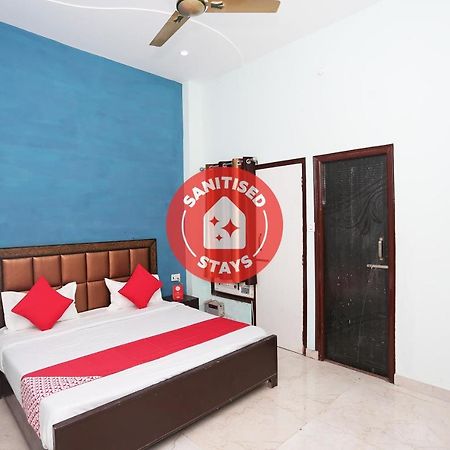 Oyo 29517 Hotel Barsana Palace Chhata Eksteriør billede