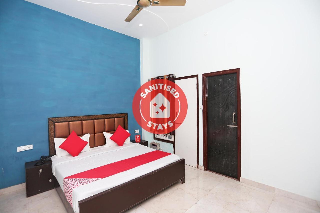 Oyo 29517 Hotel Barsana Palace Chhata Eksteriør billede
