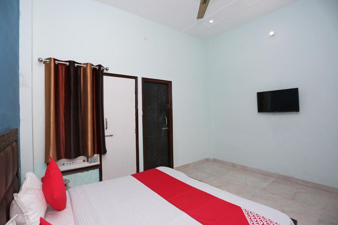 Oyo 29517 Hotel Barsana Palace Chhata Eksteriør billede