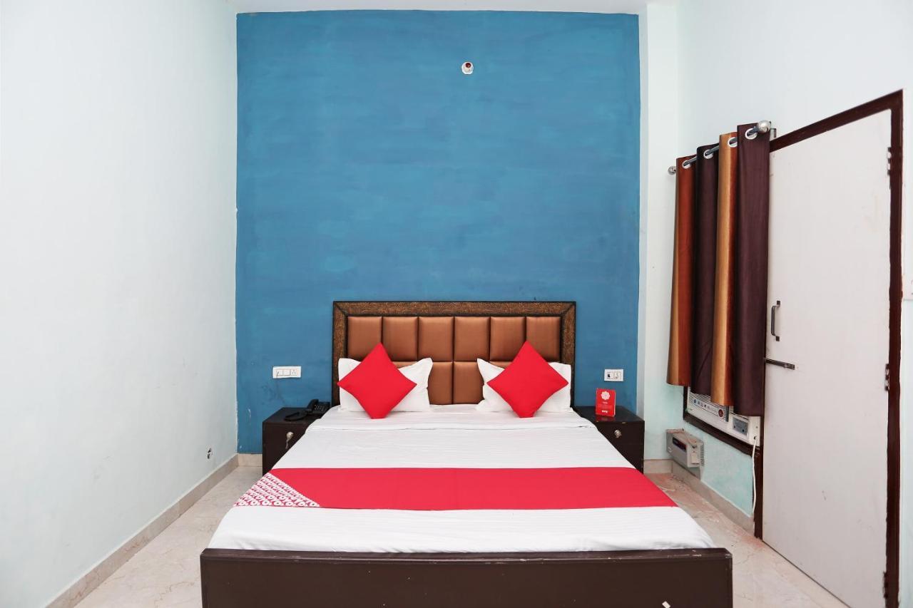 Oyo 29517 Hotel Barsana Palace Chhata Eksteriør billede