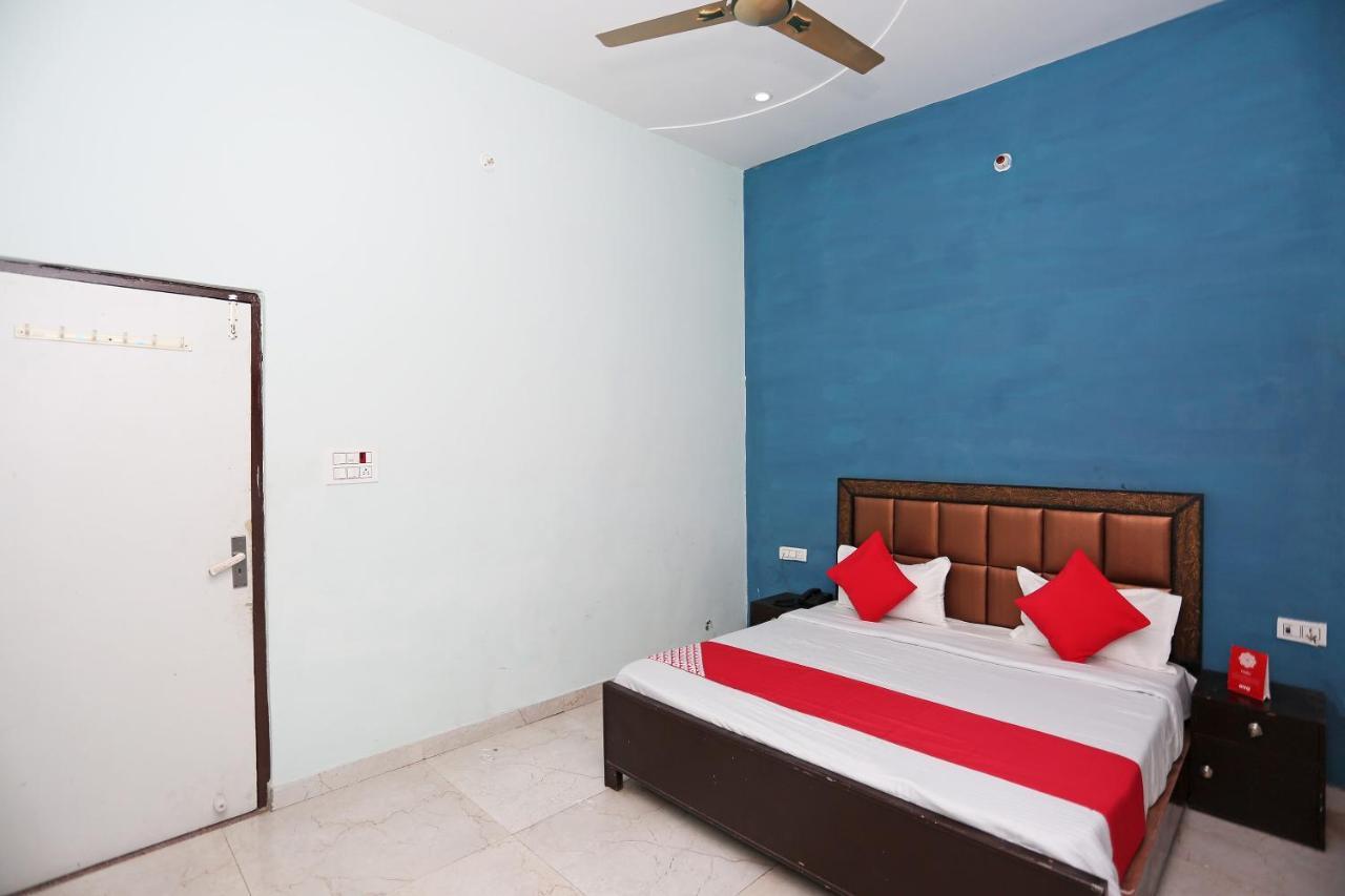 Oyo 29517 Hotel Barsana Palace Chhata Eksteriør billede