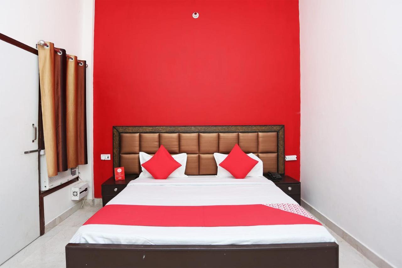 Oyo 29517 Hotel Barsana Palace Chhata Eksteriør billede