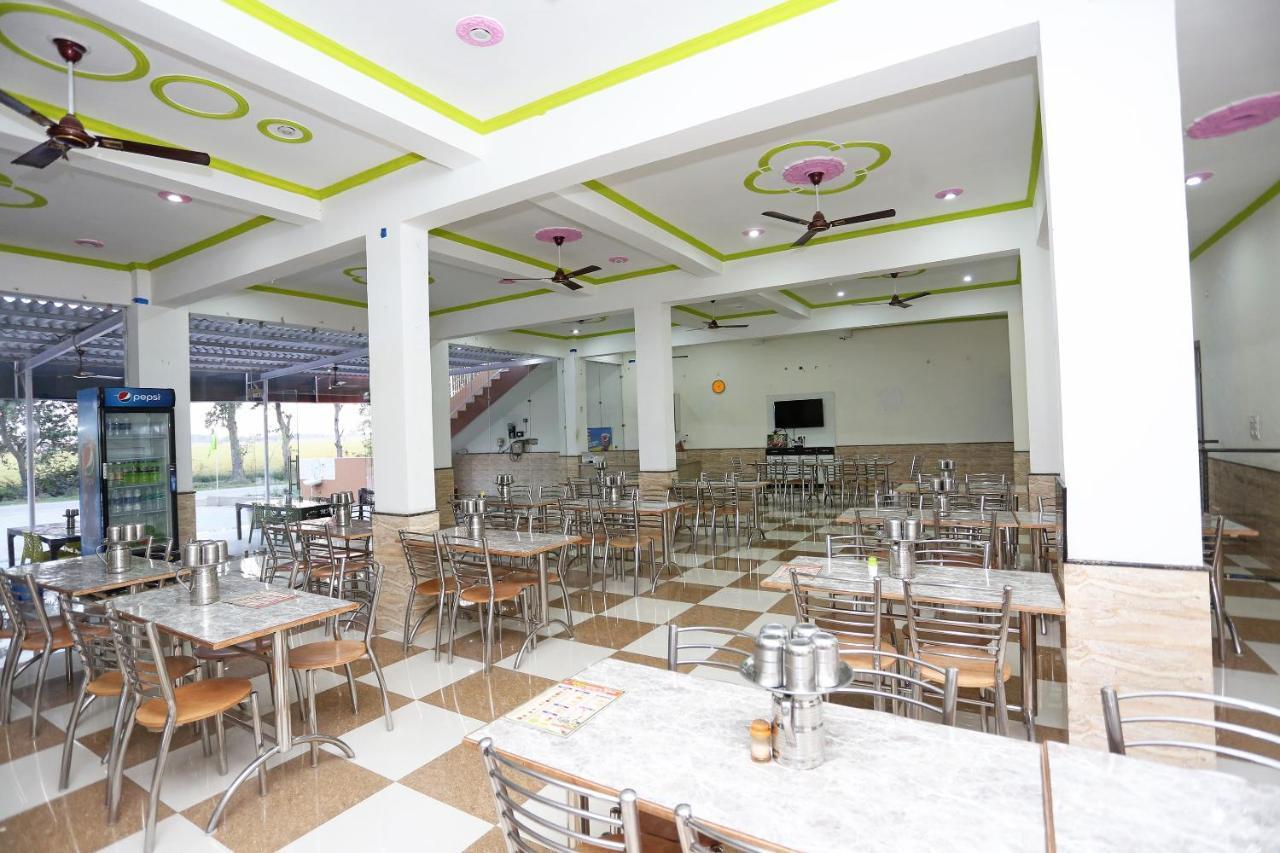 Oyo 29517 Hotel Barsana Palace Chhata Eksteriør billede