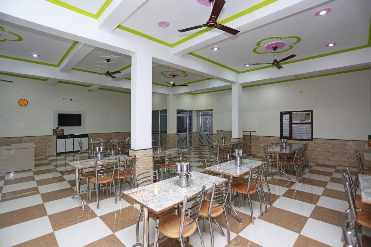 Oyo 29517 Hotel Barsana Palace Chhata Eksteriør billede