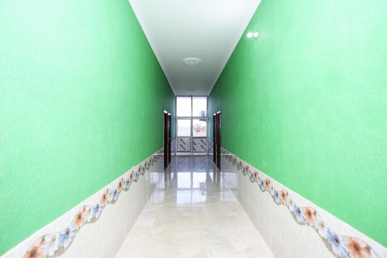 Oyo 29517 Hotel Barsana Palace Chhata Eksteriør billede