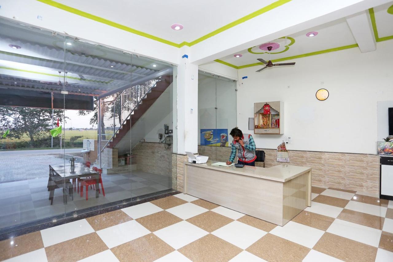 Oyo 29517 Hotel Barsana Palace Chhata Eksteriør billede