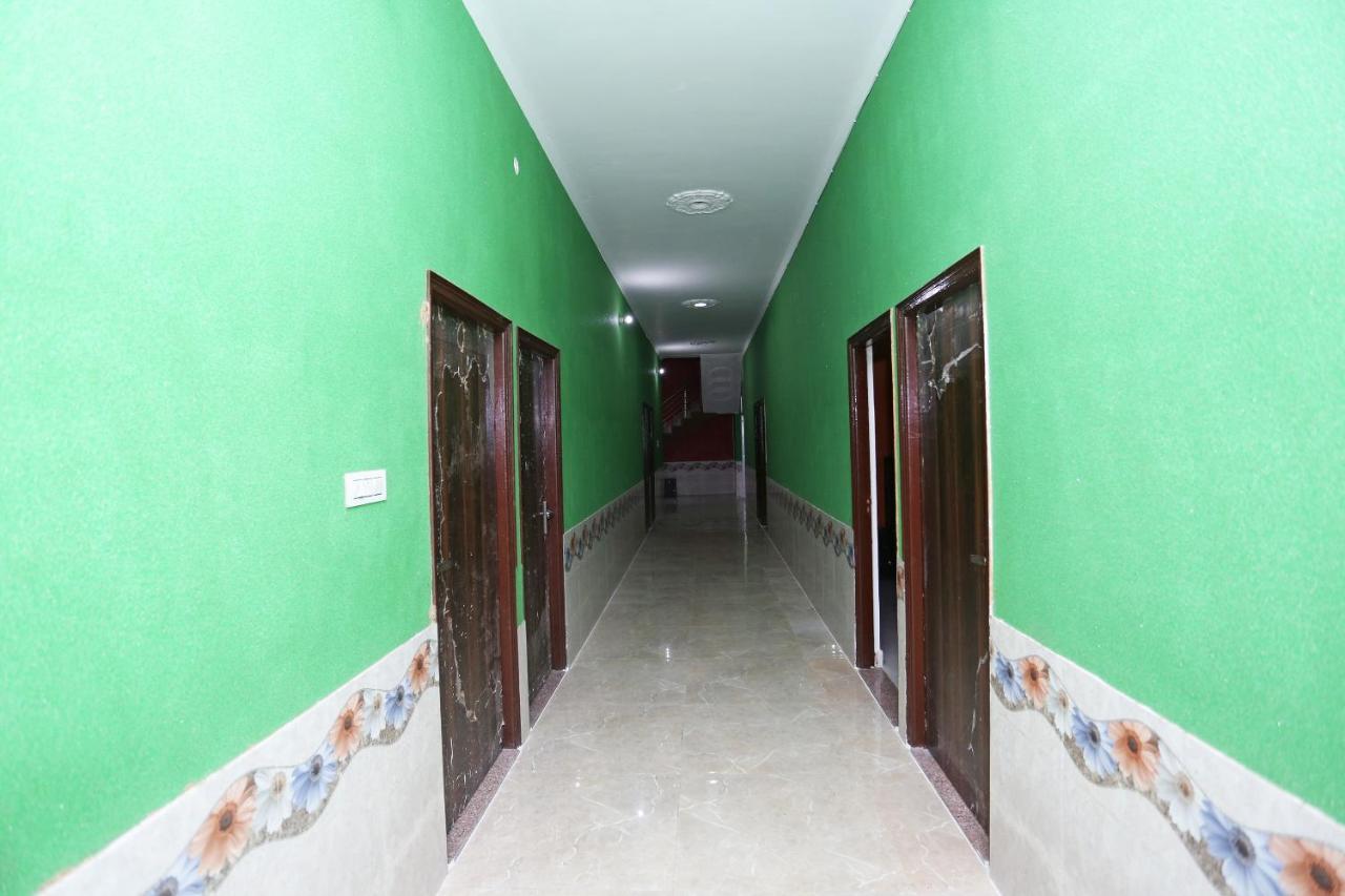 Oyo 29517 Hotel Barsana Palace Chhata Eksteriør billede